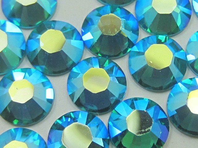 18 pcs. 30ss BLUE ZIRCON AB FLATBACK European Rhinstones